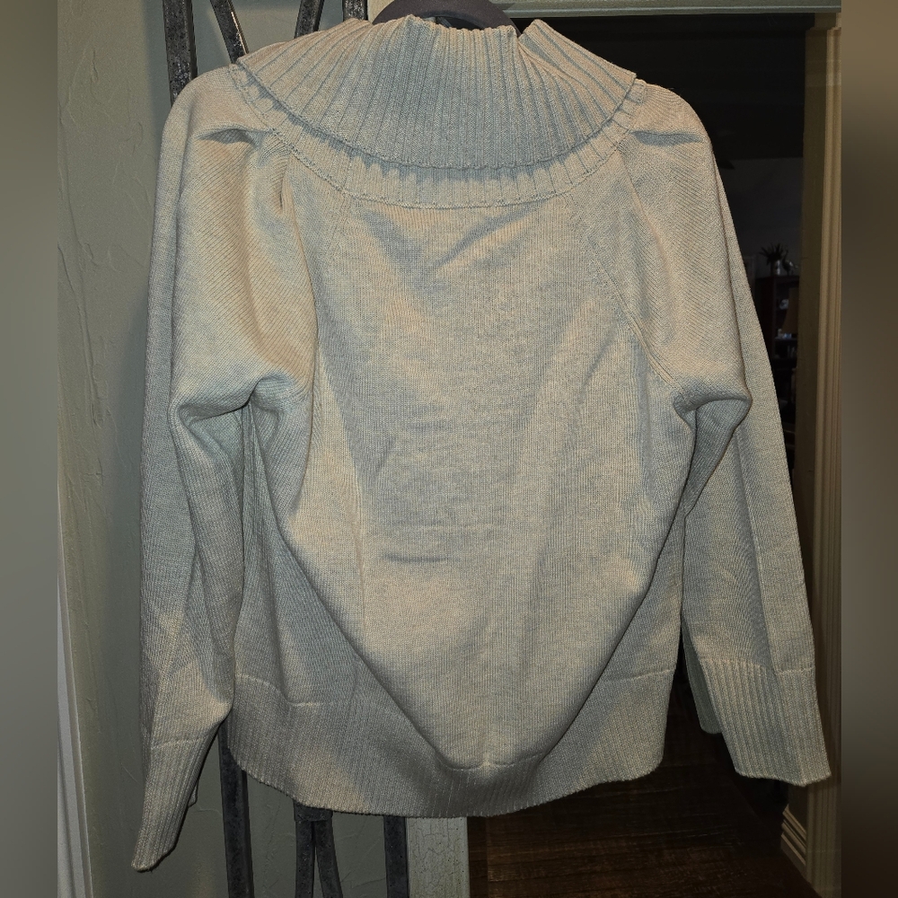 Cream Sweater - Picture 4 of 4